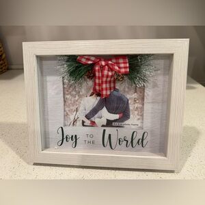 NWT “Joy to the World” holiday picture frame